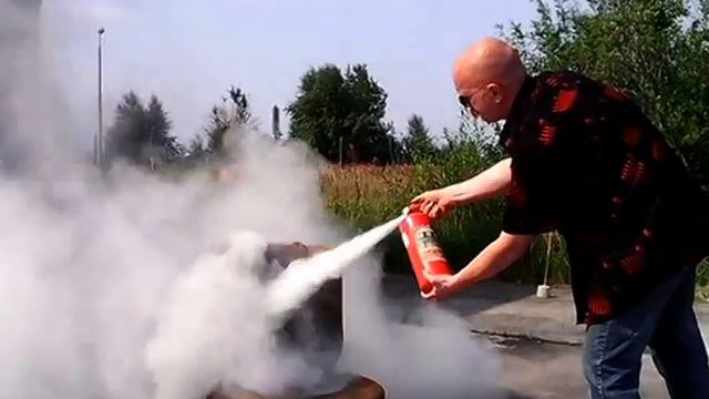 Использование огнетушителя ОП-2