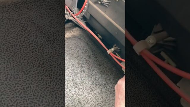 Снять мотор печки DAF CF 85