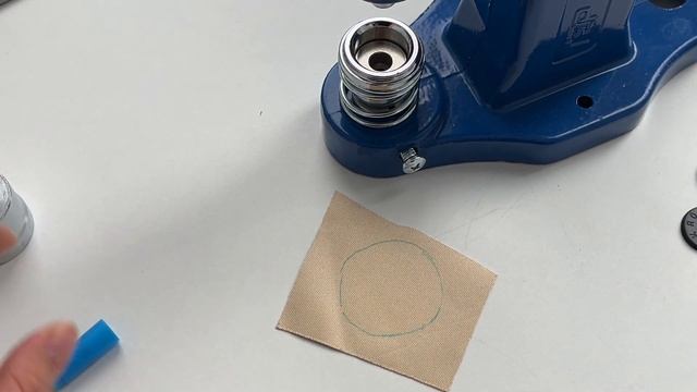 Как обтянуть пуговицы тканью?