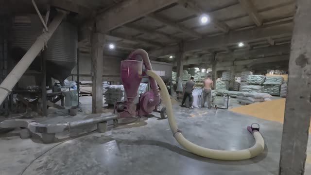 Пневмоперегружатель ЖАСКО в работе - сделано в России