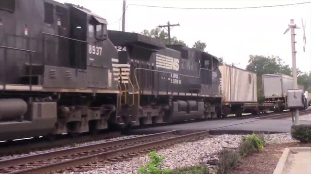 Пассажирский поезд в США. Американская железная дорога Тепловоз Локомотив товарный состав
