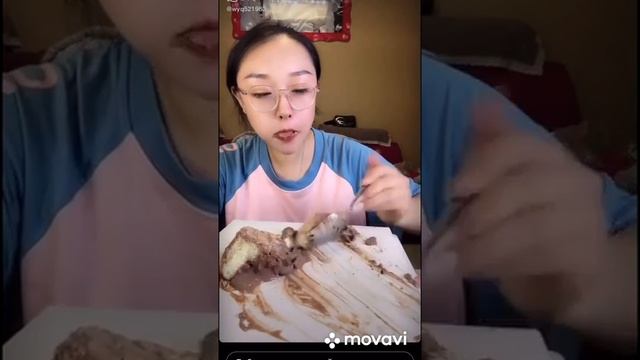 КИТАЙЦЫ ЕДЯТ НА КАМЕРУ...