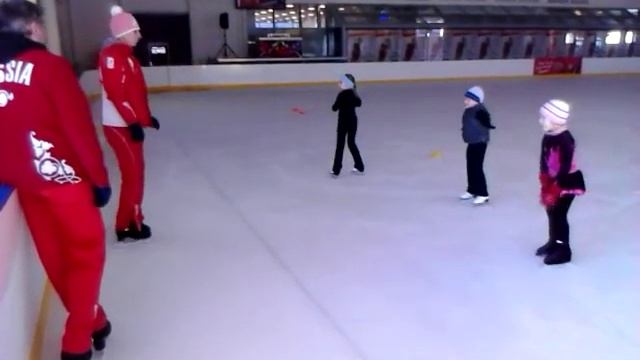 Дети на катке Европейский(Moscow)