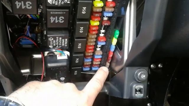 Где у Гранты блок предохранителей