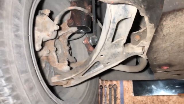 Suzuki Grand Vitara в очень редкой комплектации, поиск возможной причины вибрации на ходу.