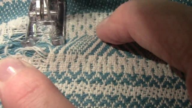 Как заштопать дырку на швейной машинке/Машинные строчки/без заплатки