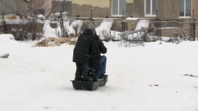 Мотобуксировщик Белка. Сколько человек может увезти.