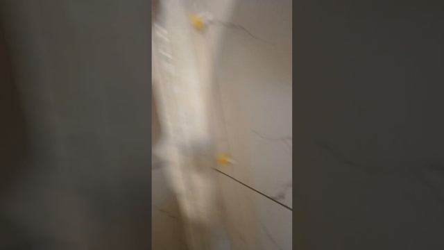 швы на полу и стенах совпадают