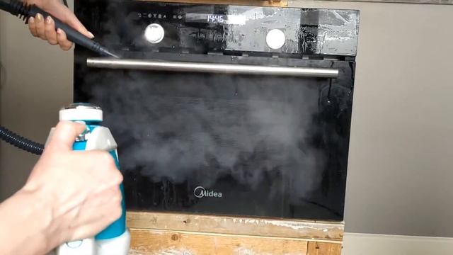 Чистка поверхности духовки и варочной панели от масляных пятен с пароочистителем КТ-918-3 Kitfort.