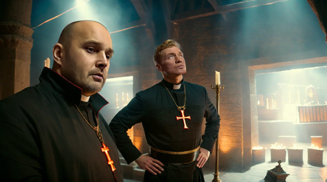 Вот это люстра. Серёжа Головорез был удивлён.