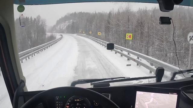 Зима вернулась.Штурмуем Яблоневый перевал, висят фуры.Забайкалье.VOLVO FH 540 POV driving.