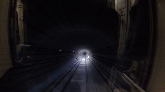 Високосный год (1080p) Мы, как птицы, садимся на разные ветки и засыпаем в метро