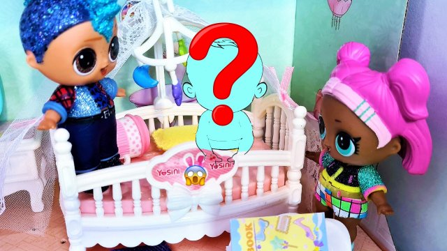 СПАЛ И ПРОПАЛ? МАЛЫШ? ВИКИ И ПАНКИ СЕМЕЙКА ЛОЛ! Смешные #мультики куклы лол сюрприз Даринелка