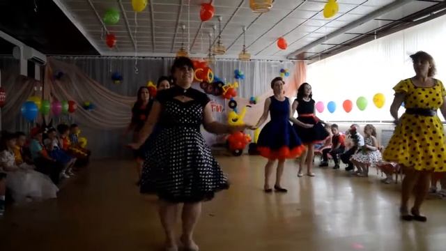 Стиляги. Мамы зажигают на выпускном в детском саду.