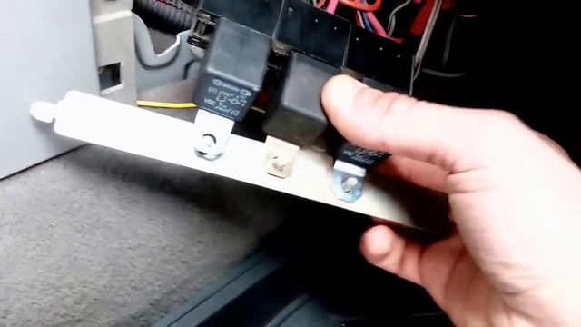 Реле вентилятора Калина.