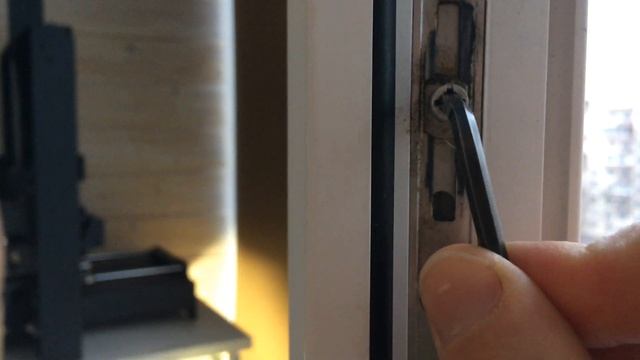 Как перевести пластиковое окно на зимний режим своими руками. Видео инструкция.