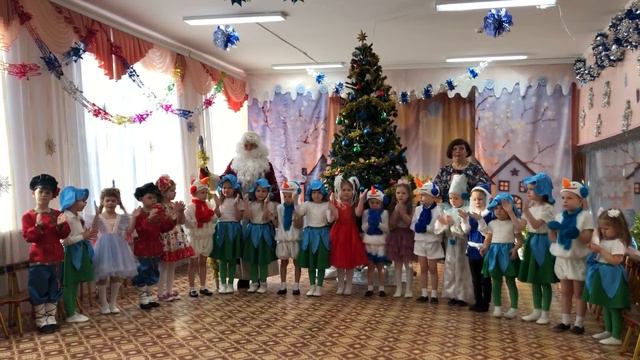 Песня _Зимушка хрустальная_ муз. А.Филиппенко, сл. Т.Бойко. Новогоднее поздравление (старшая группа