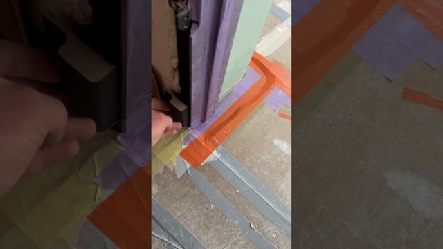 Как это делать? Скрытые двери и теневой плинтус, мебельные панели. Сложно, дорого и долго.