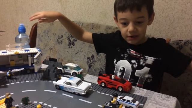 Лего сити полиция ловит бандита