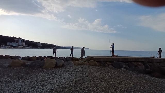 Рыбалка на море на бомбарду. Ловля кефали в Лермонтово.