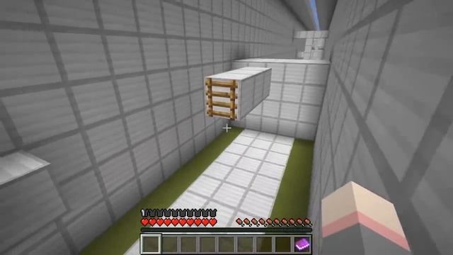 СПАСАЮСЬ ОТ РАДУЖНОЙ ЛАВЫ В МАЙНКРАФТ.