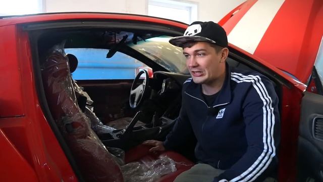 Купили на аукционе гараж, а там Феррари!