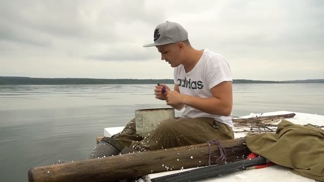 Выживание 24 часа на плоту посреди моря, с помощью поискового магнита и находок