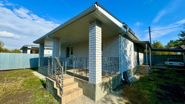 Дом с ремонтом и большой террасой в Краснодаре!!