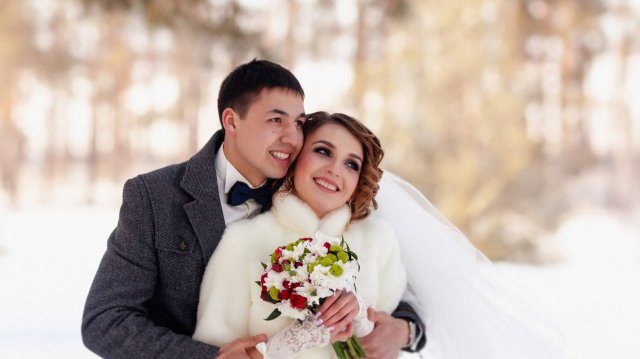 СНЕГ ЛЕТИТ И ЛЕТИТ-КРАСИВАЯ ЗИМНЯЯ ПЕСНЯ-(ИСЛАМ МАЛЬСУЙГЕНОВ И ЗУЛЬФИЯ ЧОТЧАЕВА)