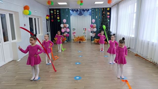 Танец с лентами МДОУ "Медведевский детский сад "Солнышко"  педагог Эмирова Ф.Ю,