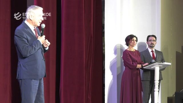 Комсомол остался в сердце, комсомол в душе моей!