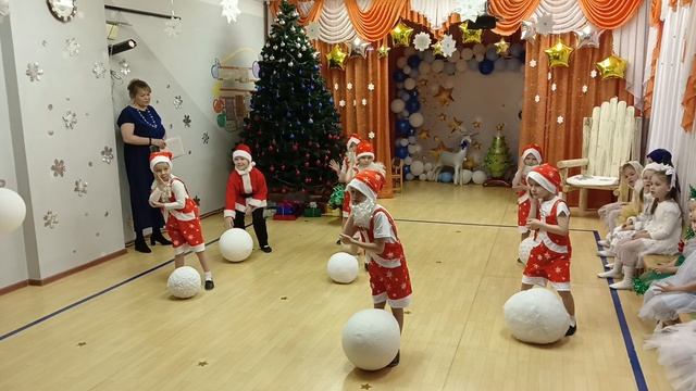 Елена Фищукова. Танец с большими снежными комьями. дети 5 лет.mp4