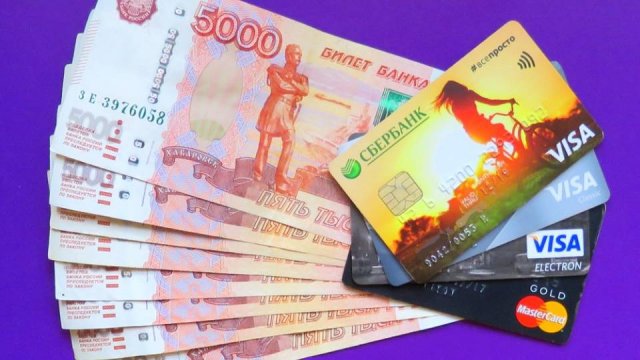 Четыре изменения для владельцев банковских карт и счетов в 2025 году: разбираем ключевые моменты