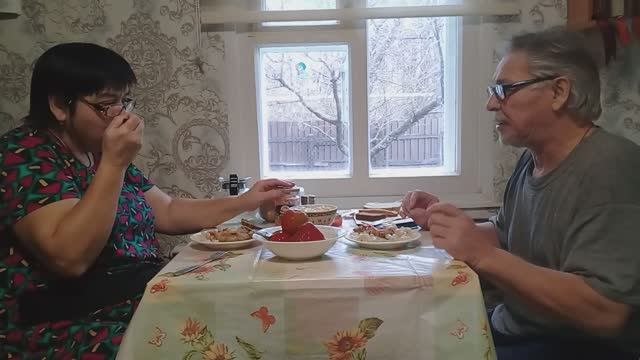 14.01.25. Жизнь в деревне - Что приготовила на обед, накрыли на стол, кушаем вкусно