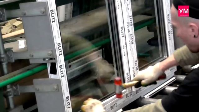 Установка стеклопакета в пластиковое окно, в цеху!