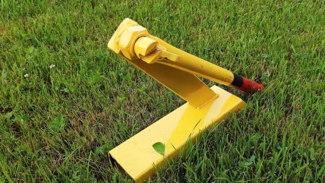 Изобретение домашнего мастера, которое он сделал из старых автомобильных запчастей