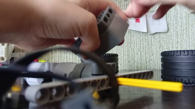 делаем машину из Лего на пульте управления