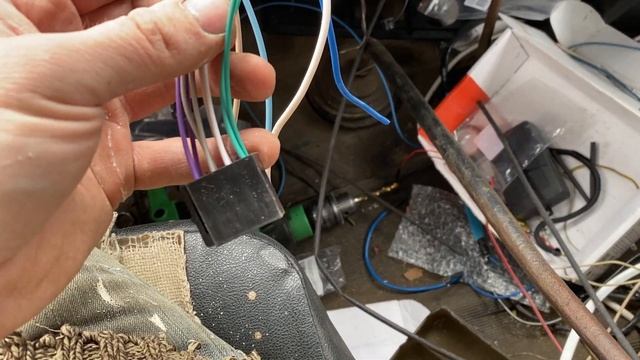 ГАЗ 3307 НЕ КАК У ВСЕХ ! Как подключить магнитолу в газон / Необычное место установки магнитолы