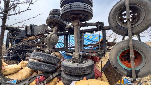 Авария грузовика на автомагистрали По причине перегрузки | Грузовик полностью восстановлен