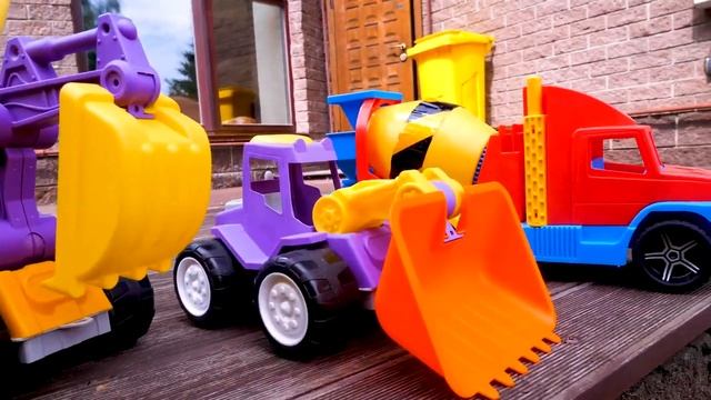 Автовоз для игрушек Капуки Кануки - Видео для детей про машинки и игрушки - Читаем книжку с Машей