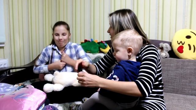 Ира ПОЛУЧИЛА ДЕСЯТЬ ДВОЕК Сюрприз для родителей