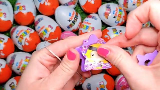 Распаковка глянцевого фиолетового Kinder Joy и вкусного шоколадного яйца Kinder Surprise