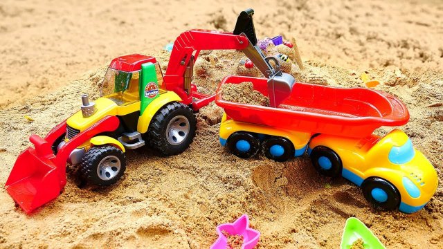 Машинки для малышей. Играем в песке и лепим торт, а рабочие машины нам помогают! — Игры для малышей