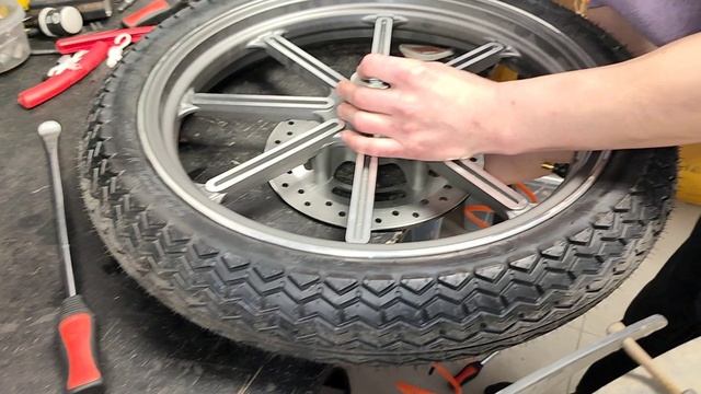 WHITE SIBERIA SUPER SOCO TC замена стоковых покрышек (покрышки клиента), доработка заднего крыла