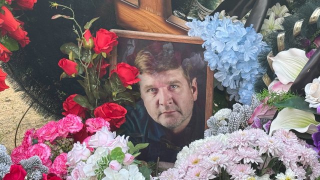 ПОБЫВАЛИ НА МОГИЛЕ АКТЕРА РОМАНА МАДЯНОВА. СЕЛО МАЛАХОВО. Апрель 2025 года