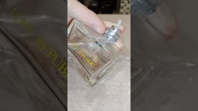 Как открыть пульверизатор с флакона для духов?