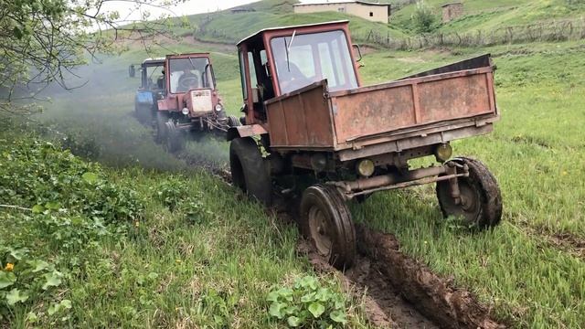 Трактор Беларус по Грязи. т 16 и трактор т 40 тоже застряли