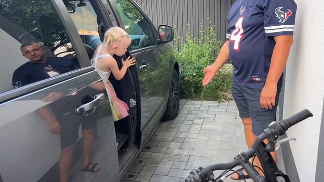 Прокололи уши Нике. Новый велик для Софии. Ника Лайф