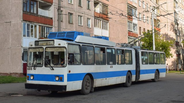 Сочленённый троллейбус ЗиУ-683 КВР БТРМ-4008. Покатушки по Барнаулу. Салон.