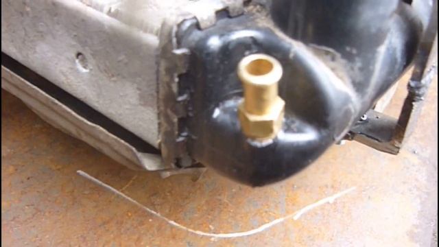 Отломился штуцер на радиаторе охлаждения двигателя в?